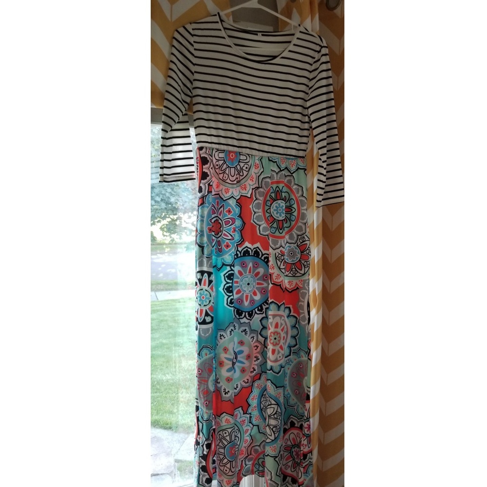 Colorful Maxi Dress w/ Pockets